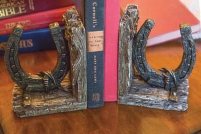 Manual Woodworkers and Weavers  Inc Western Horseshoe Bookend Set of 2 