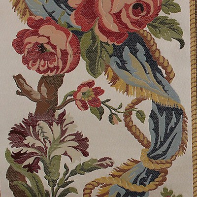 Scalamandre LESZCZYNSKI RED/BLUE ON IVORY