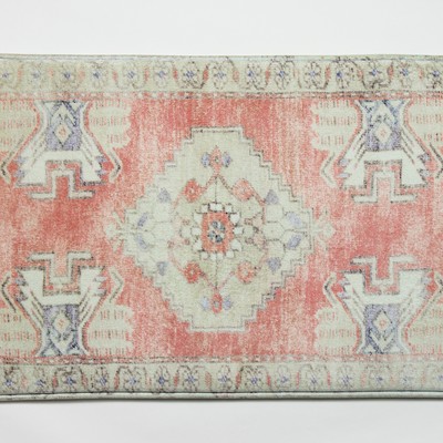 Brewster Wallcovering Indira Memory Foam Bath Mat Pinks